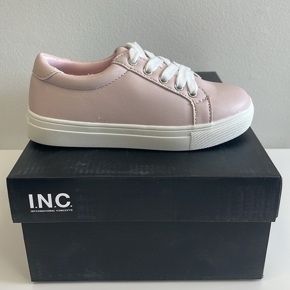 INC slip on Girls shoe - Picture 2 of 5